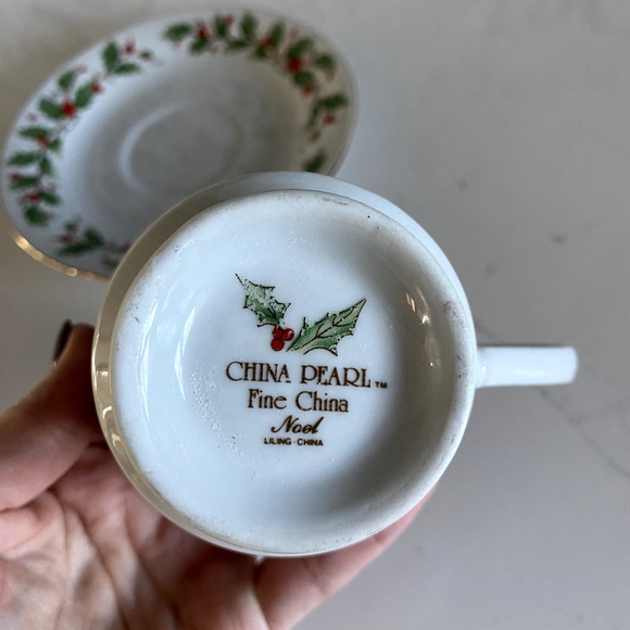 China Pearl Fine China Teacup and Saucer Set NOEL Christmas Holly Berry Holiday - Picture 4 of 9